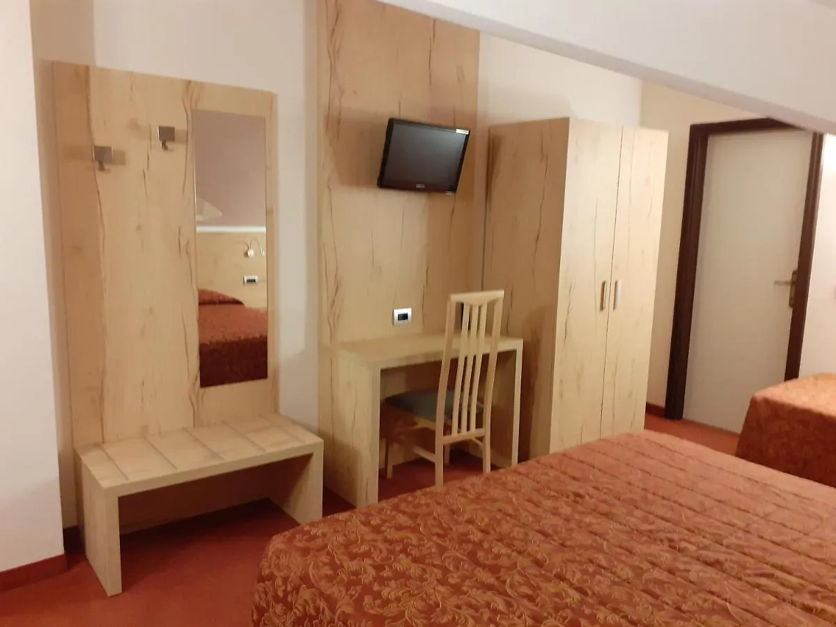 Hotel Des Alpes Castione della Presolana 3*,  Italia